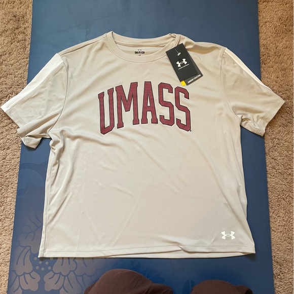 UMASS ATHLETICS CROPPED WORKOUT TEE - Picture 1 of 4